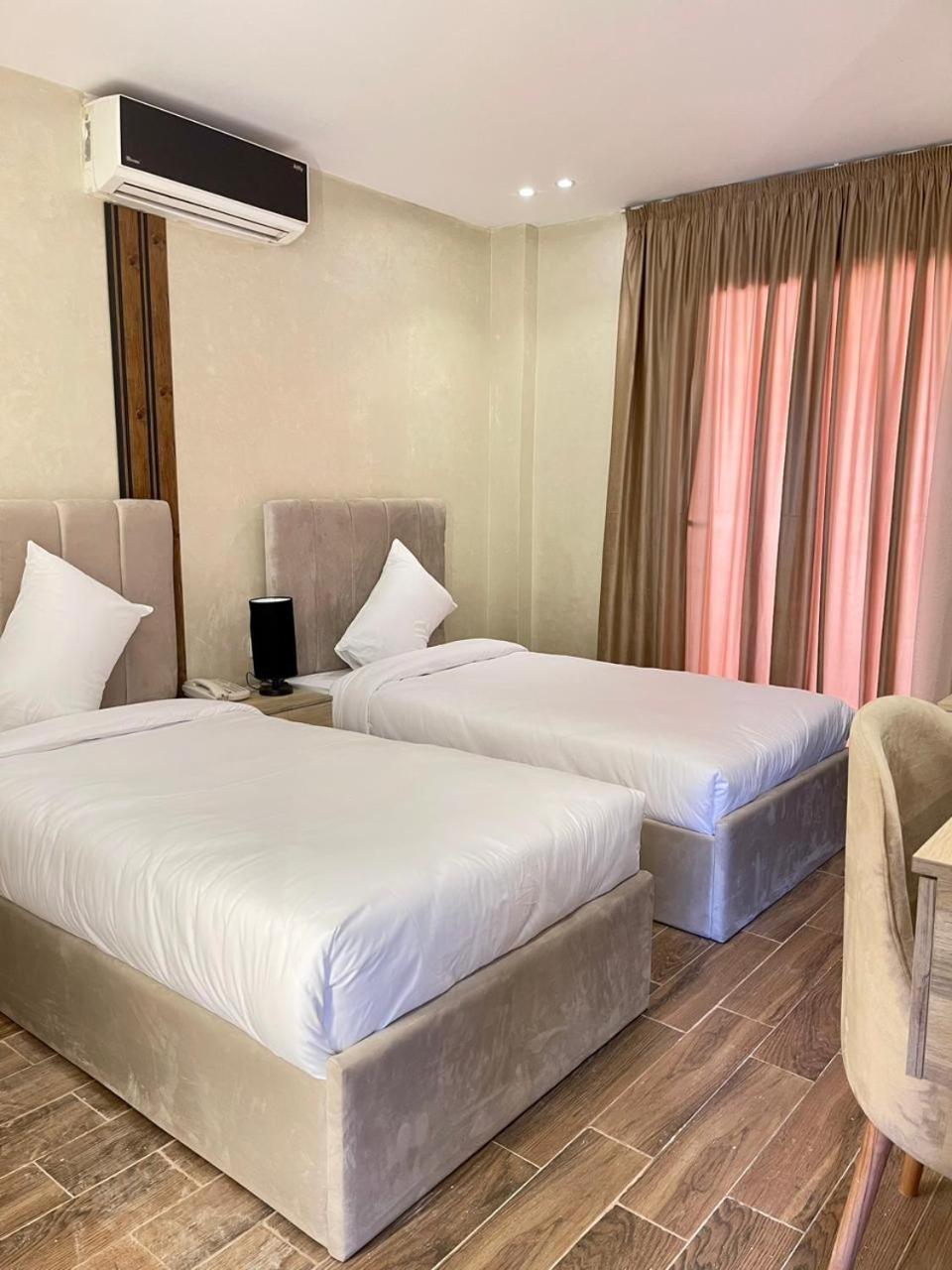 Hotel Cleopatra Tower Pyramid View Kafret el-Gabal Exterior foto